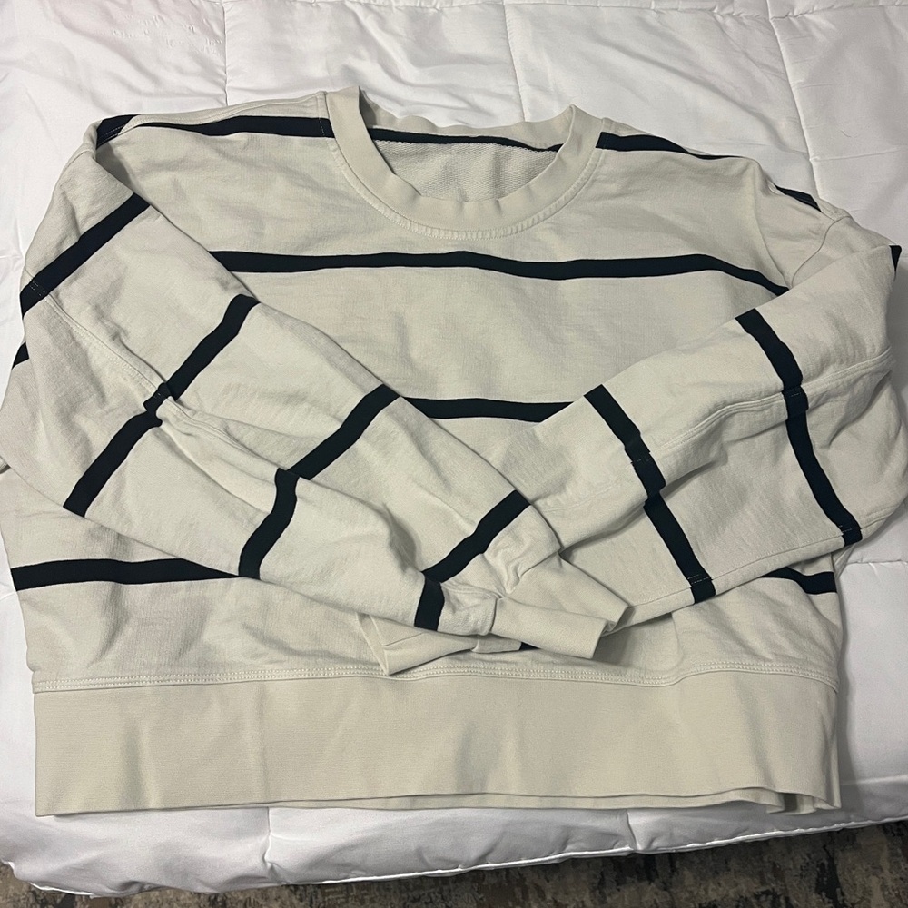 Lululemon Perfectly Cropped Crew